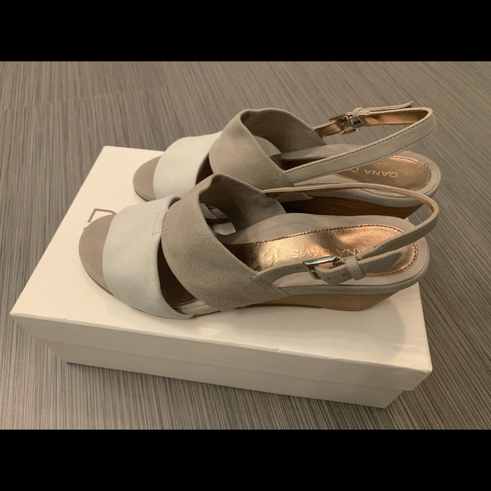 Dana Davis brand new suede sandal